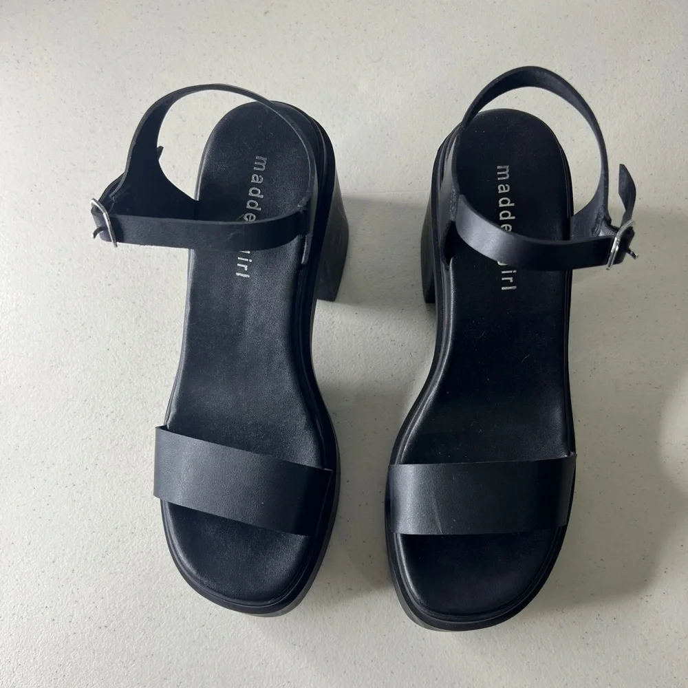 Madden Girl Black Platform Sandals 7.5